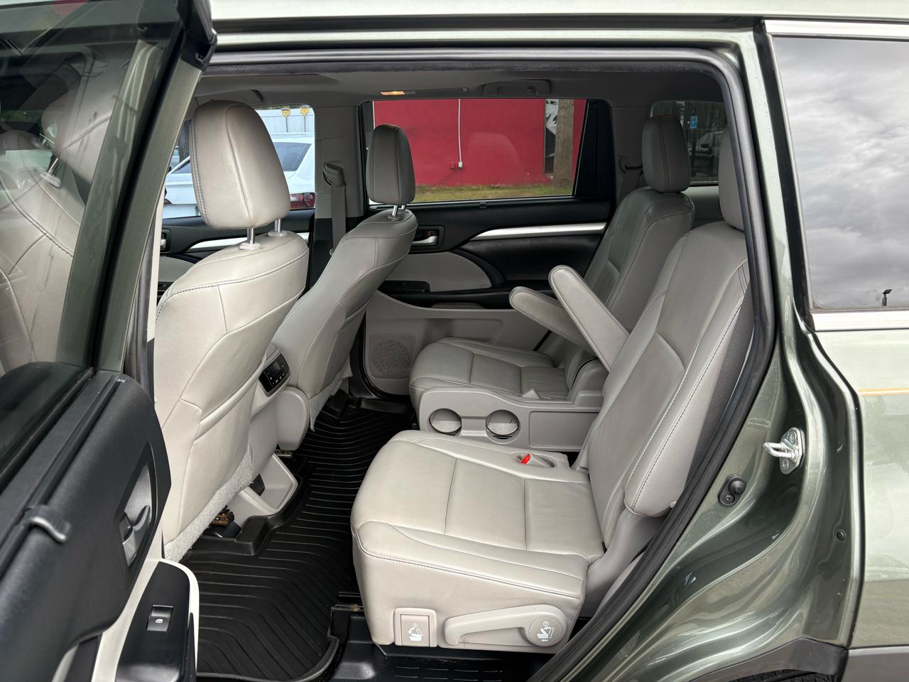 Toyota Highlander FWD 4dr V6 XLE (Natl) 2019