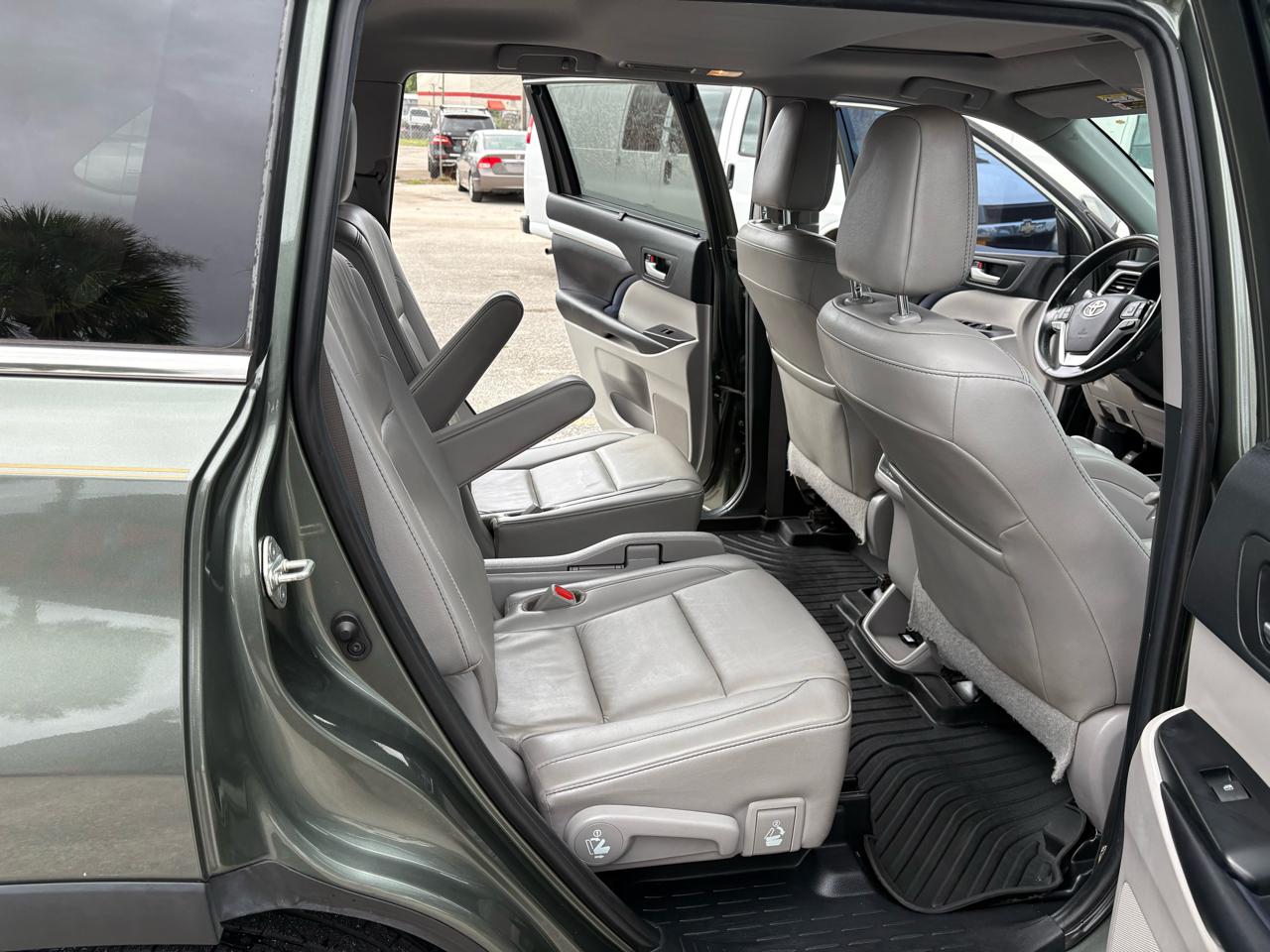 Toyota Highlander FWD 4dr V6 XLE (Natl) 2019