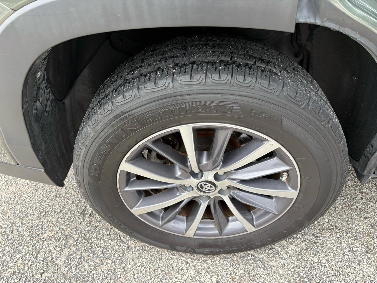 Toyota Highlander FWD 4dr V6 XLE (Natl) 2019