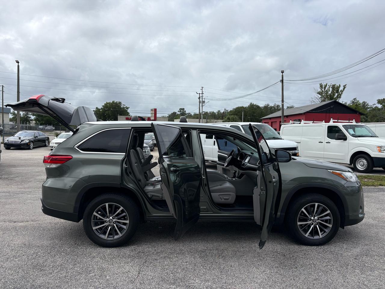 Toyota Highlander FWD 4dr V6 XLE (Natl) 2019