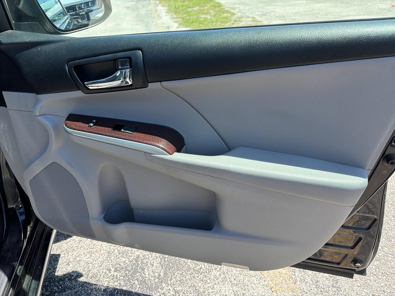 Toyota Camry 4dr Sdn XLE Auto 2012