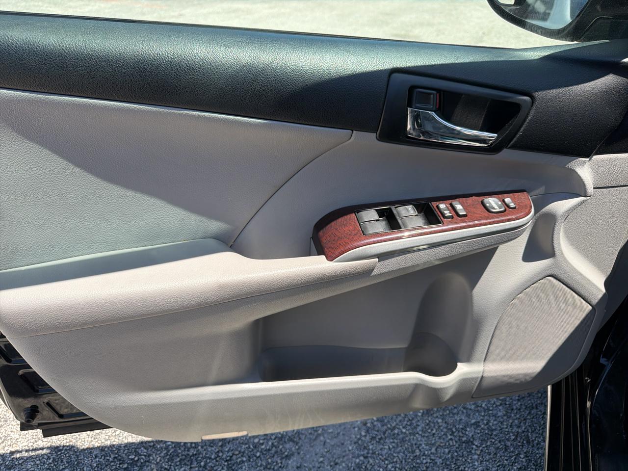 Toyota Camry 4dr Sdn XLE Auto 2012