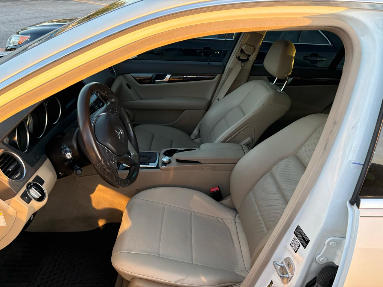 Mercedes-Benz C-Class C250 Luxury Sedan 2014