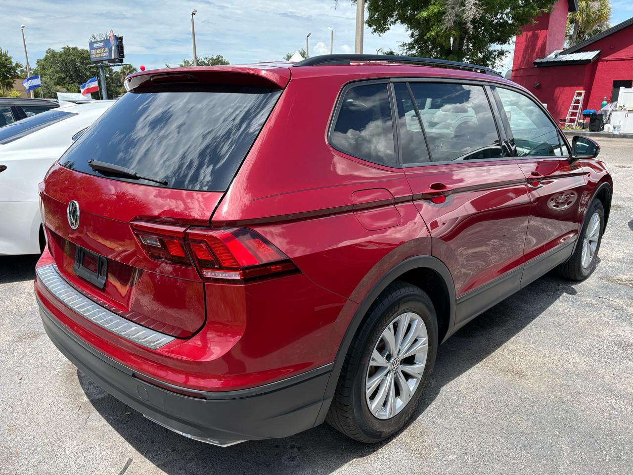 Volkswagen Tiguan S 2019