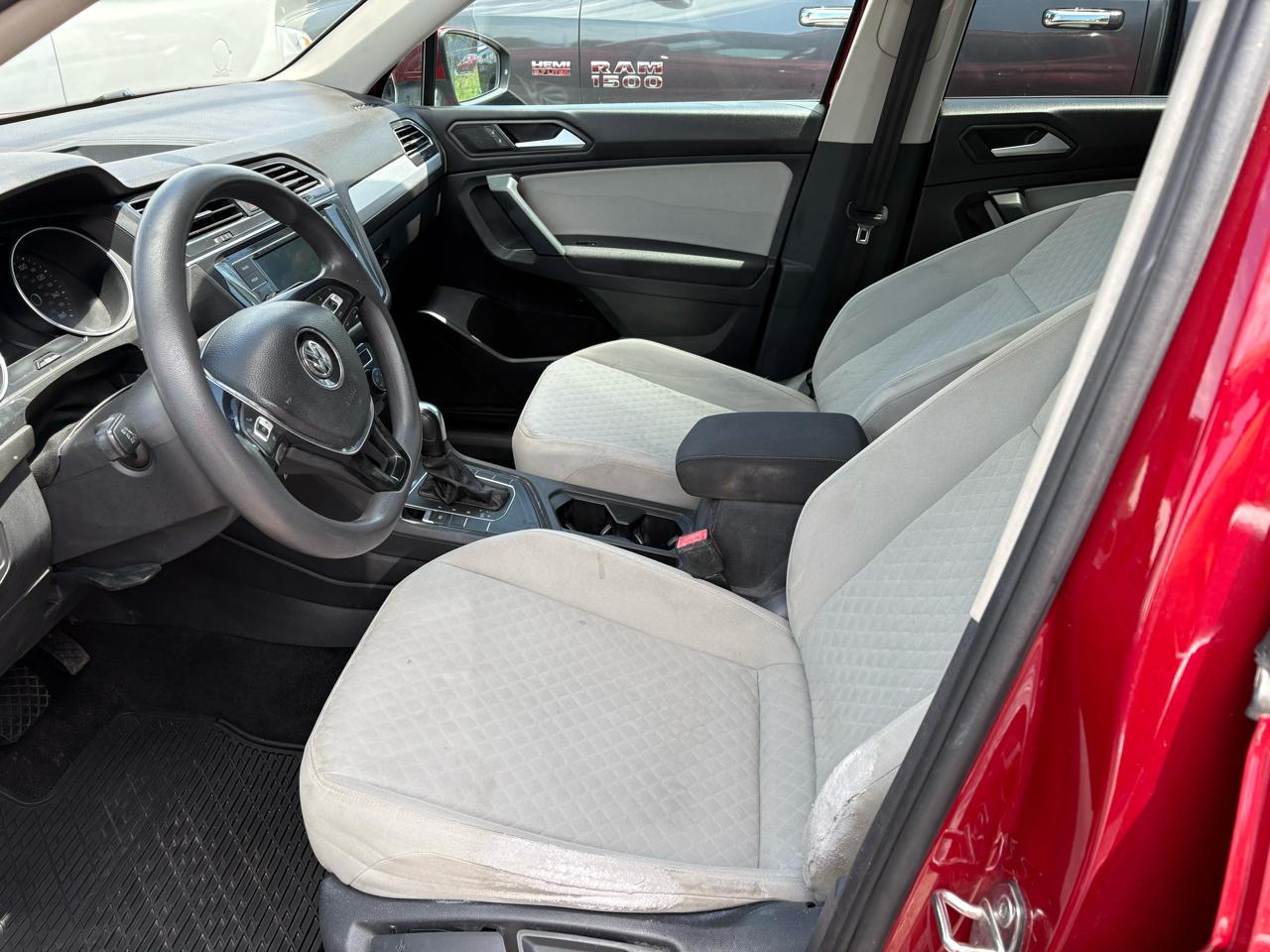 Volkswagen Tiguan S 2019