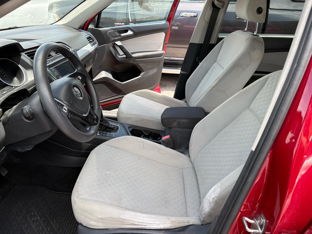 Volkswagen Tiguan S 2019