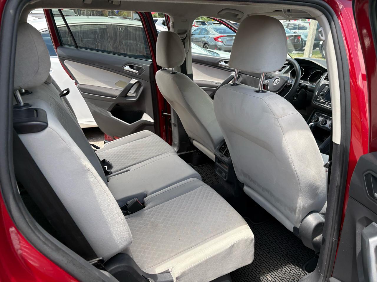 Volkswagen Tiguan S 2019