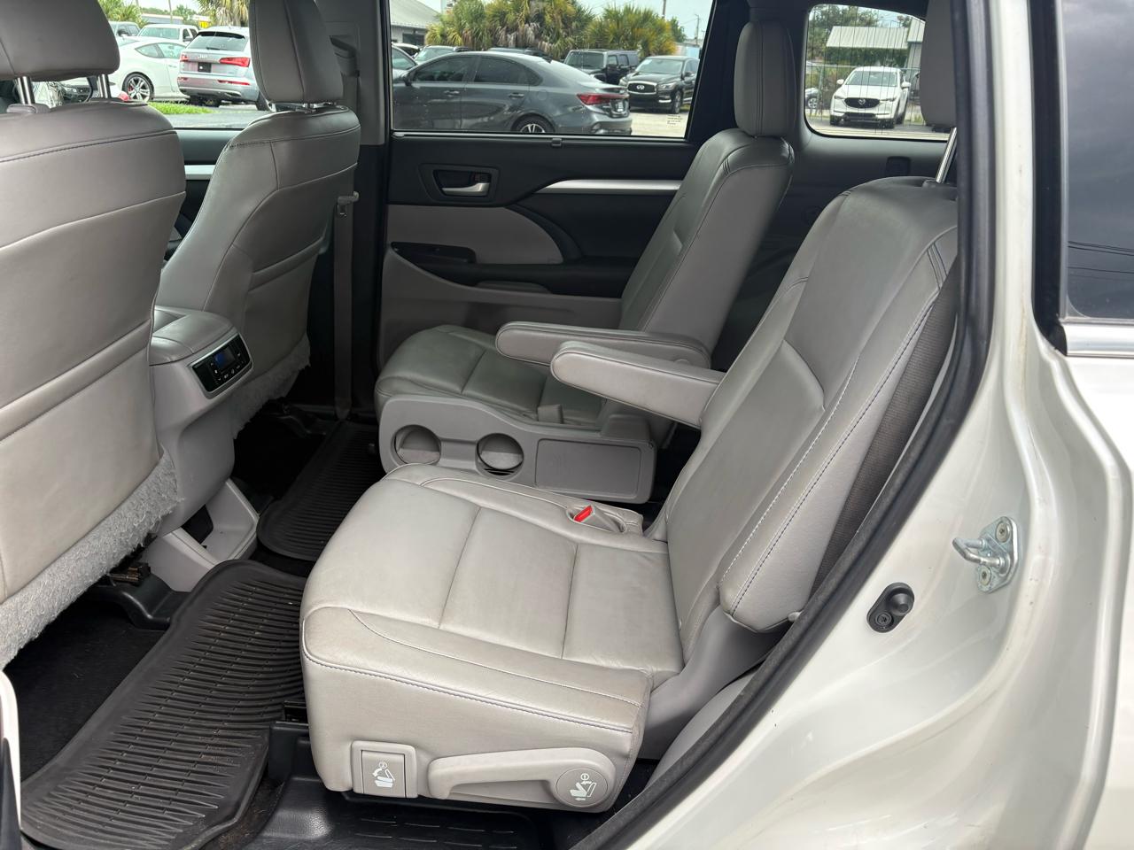 Toyota Highlander AWD 4dr V6 XLE (Natl) 2016