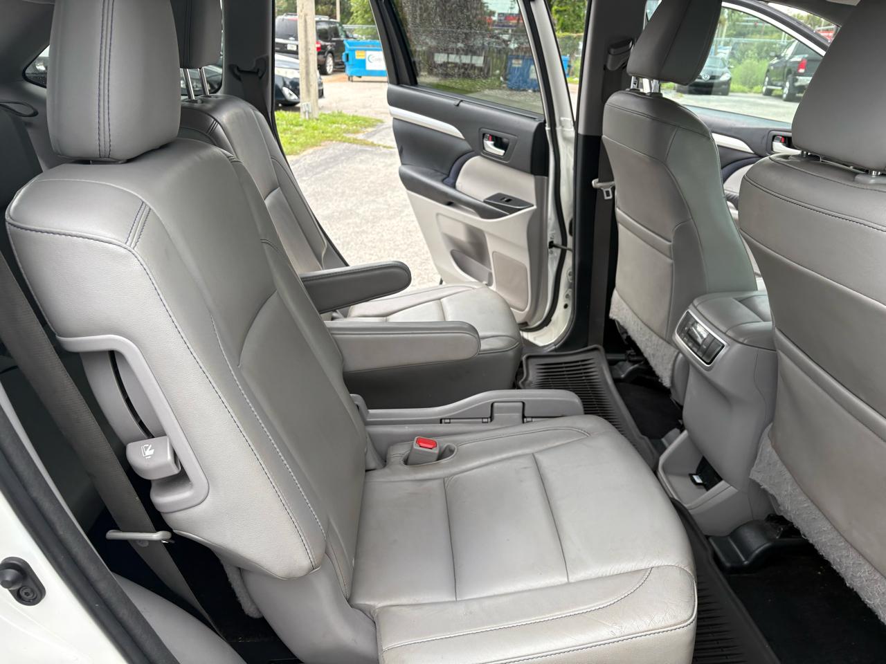 Toyota Highlander AWD 4dr V6 XLE (Natl) 2016