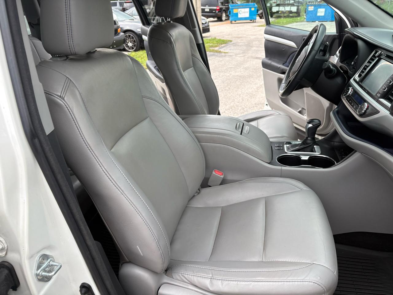 Toyota Highlander AWD 4dr V6 XLE (Natl) 2016