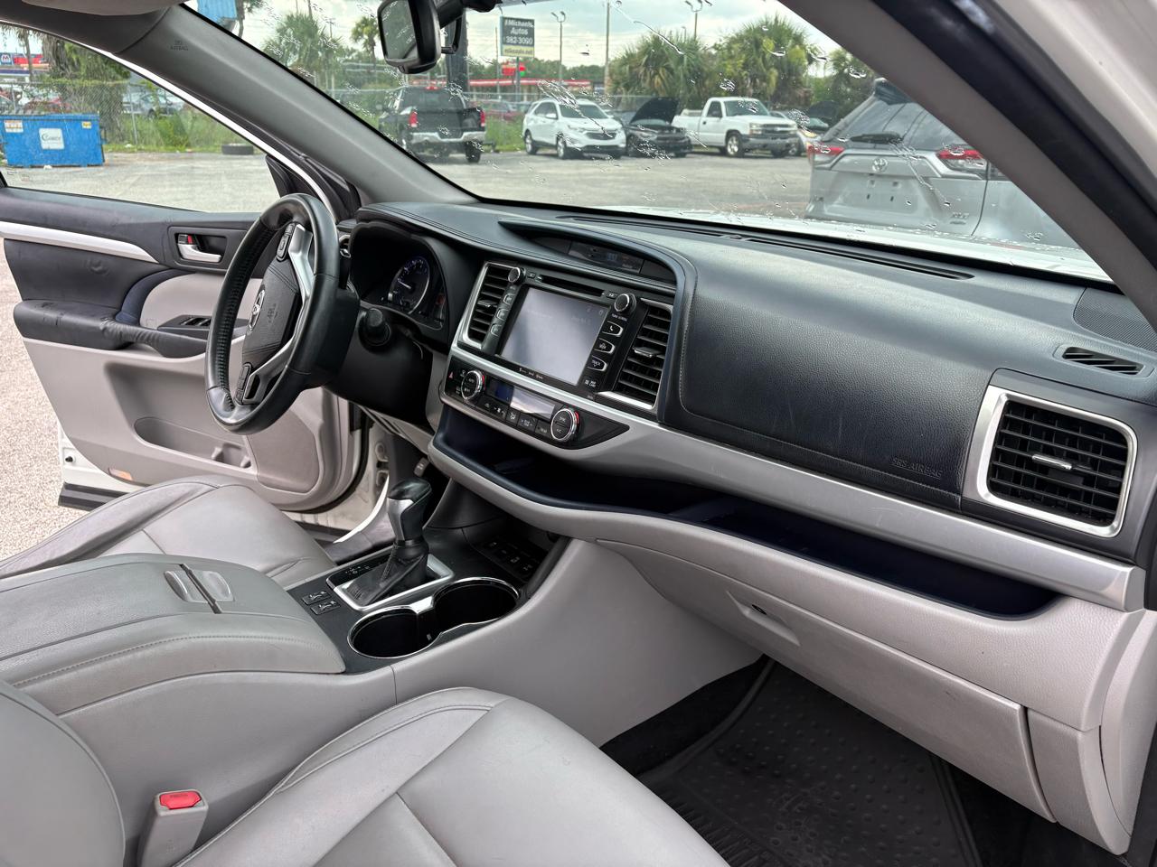 Toyota Highlander AWD 4dr V6 XLE (Natl) 2016