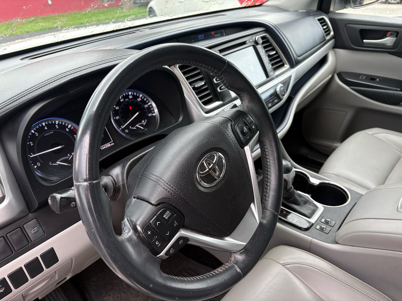 Toyota Highlander AWD 4dr V6 XLE (Natl) 2016