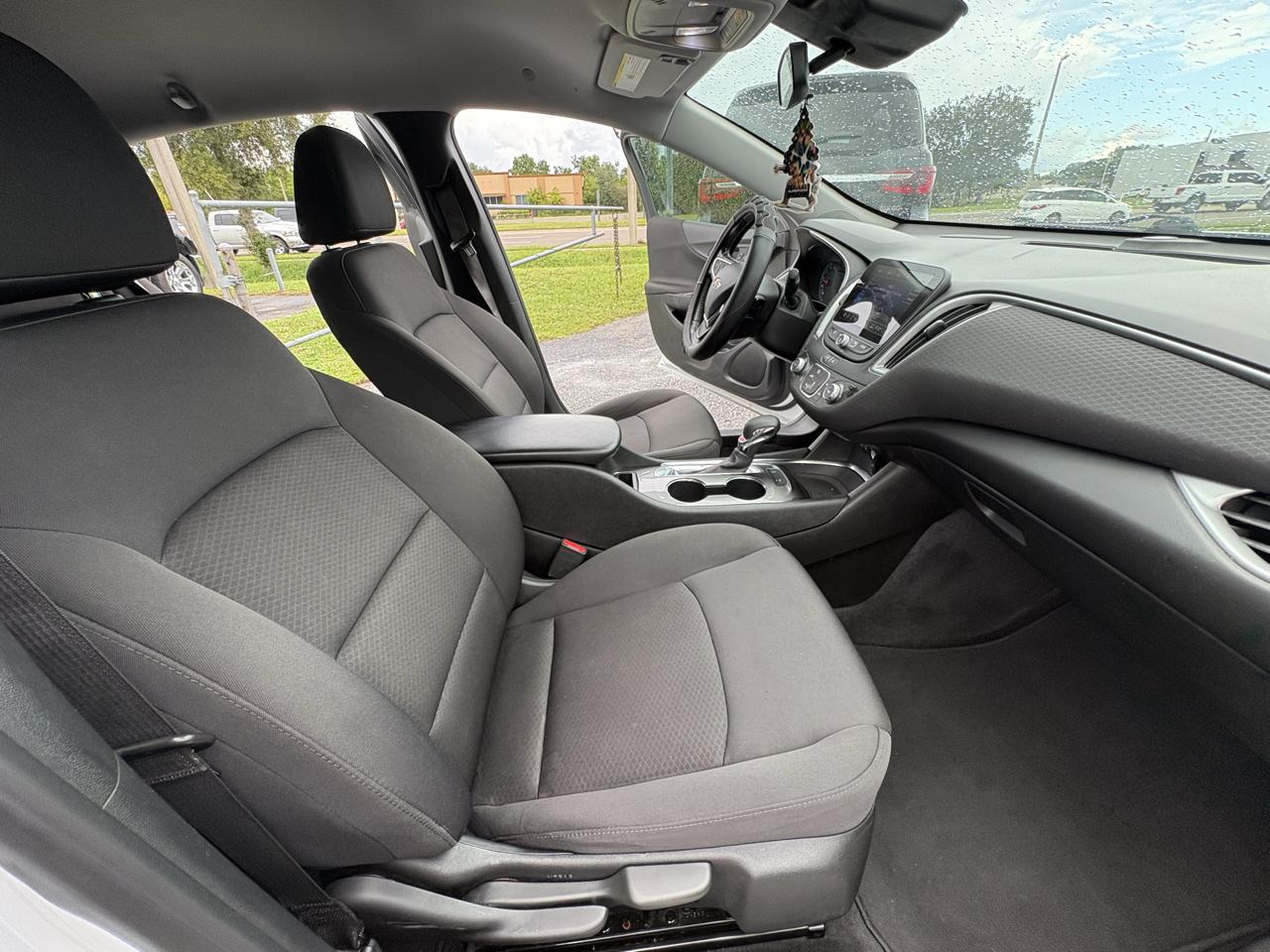 Chevrolet Malibu 4dr Sdn RS 2021