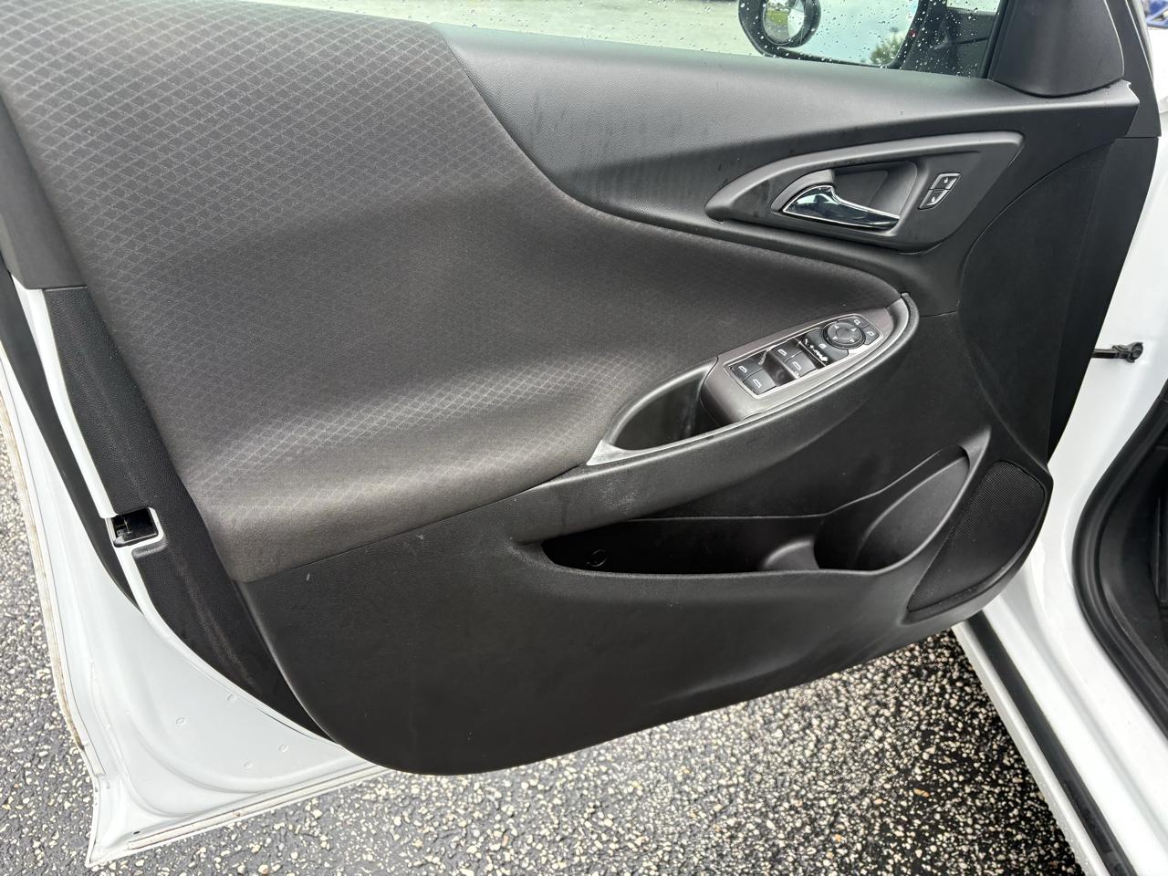 Chevrolet Malibu 4dr Sdn RS 2021