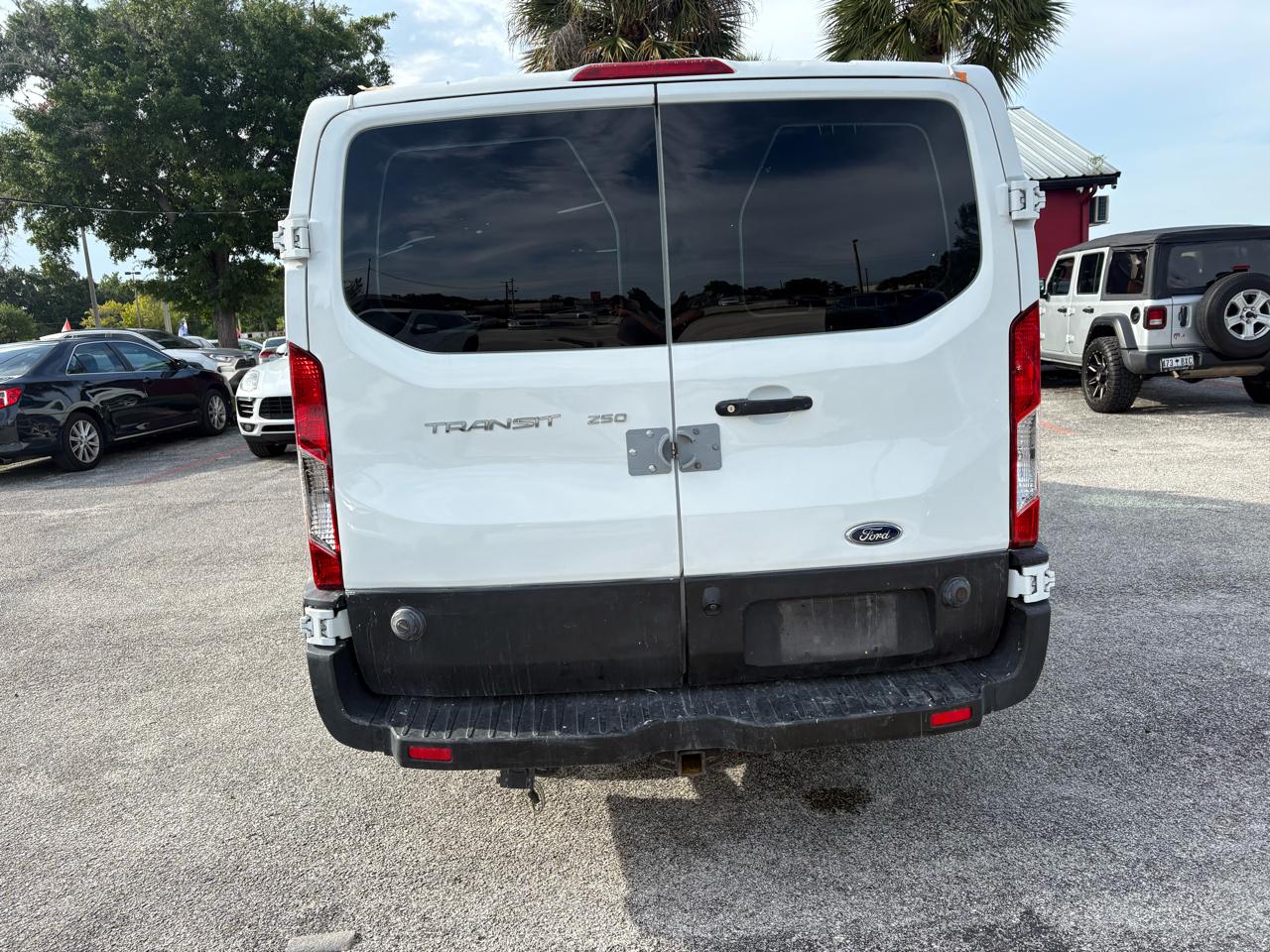 Ford Transit T-250 148" Low Rf 9000 GVWR Swing-Out RH Dr 2019