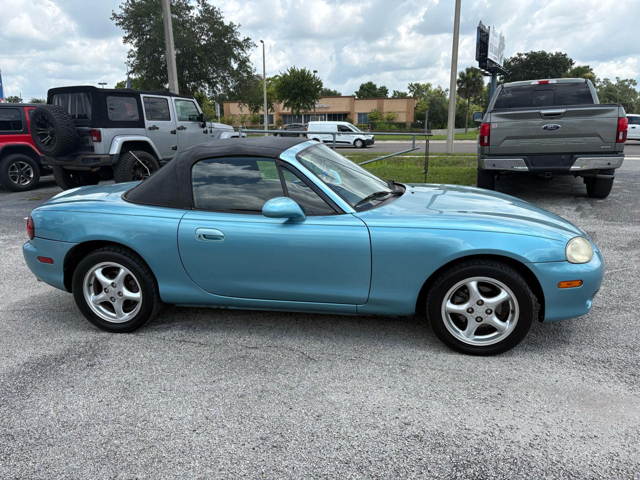 Mazda MX-5 Miata 2dr Conv SE Special Edition 2001