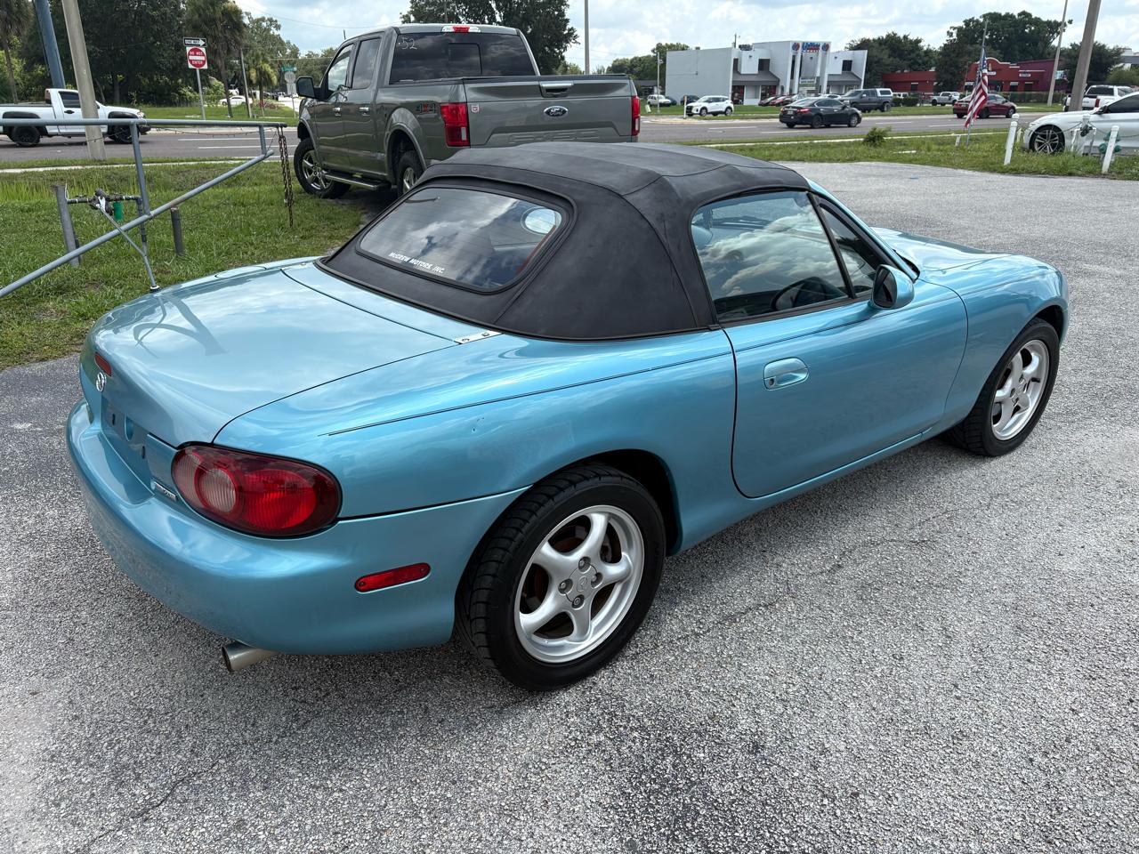 Mazda MX-5 Miata 2dr Conv SE Special Edition 2001