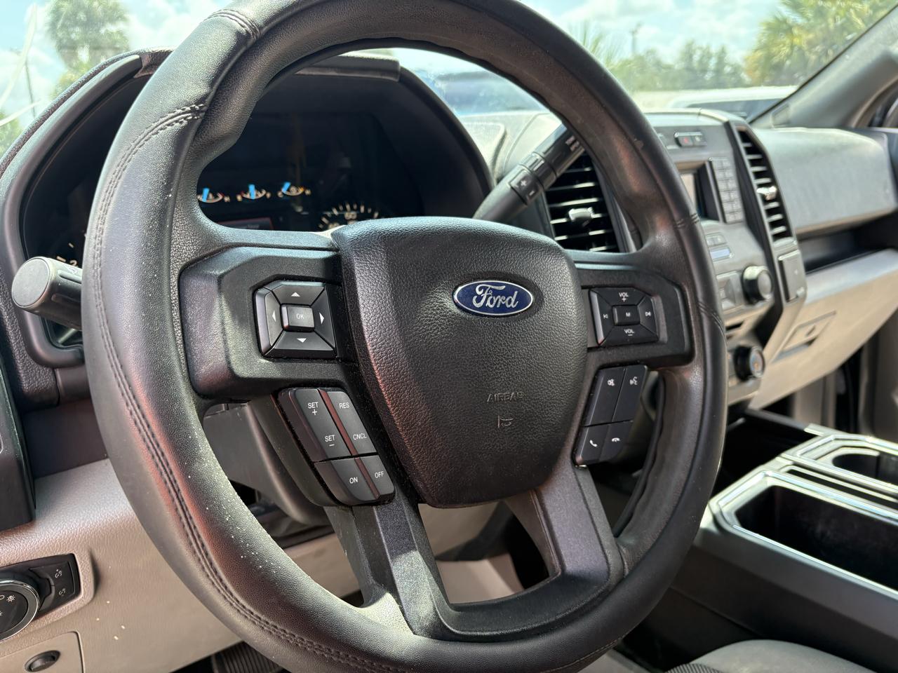 Ford F-150 2WD SuperCrew 157" Lariat 2016