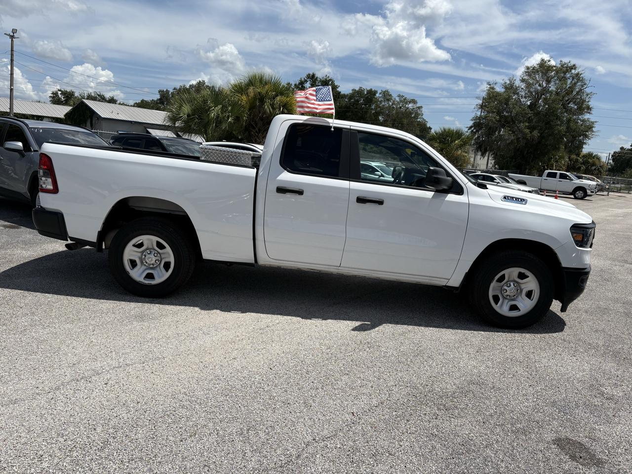 RAM 1500 Tradesman 4x2 Quad Cab 6'4" Box 2023