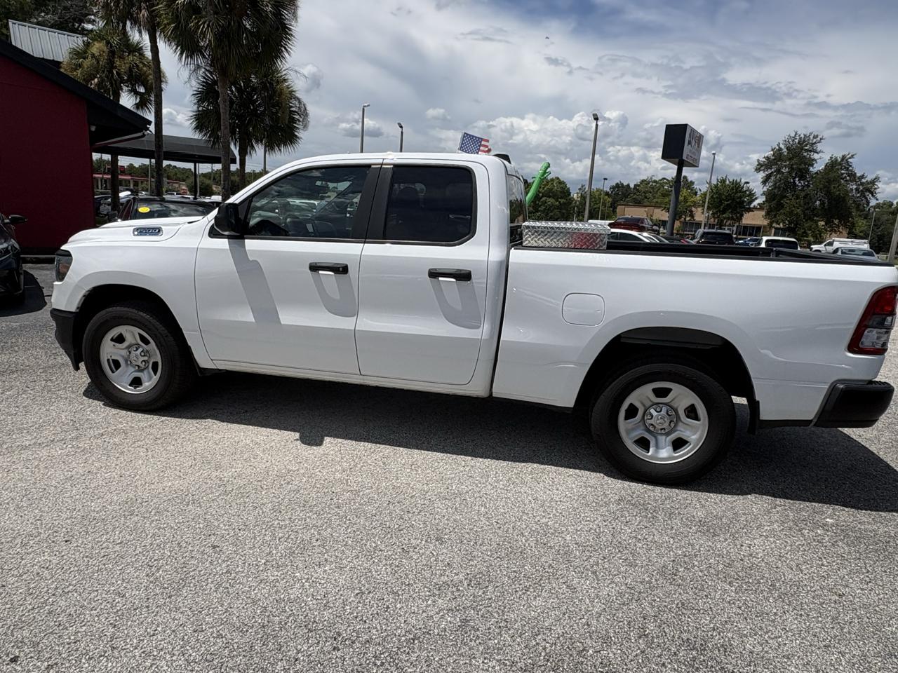 RAM 1500 Tradesman 4x2 Quad Cab 6'4" Box 2023