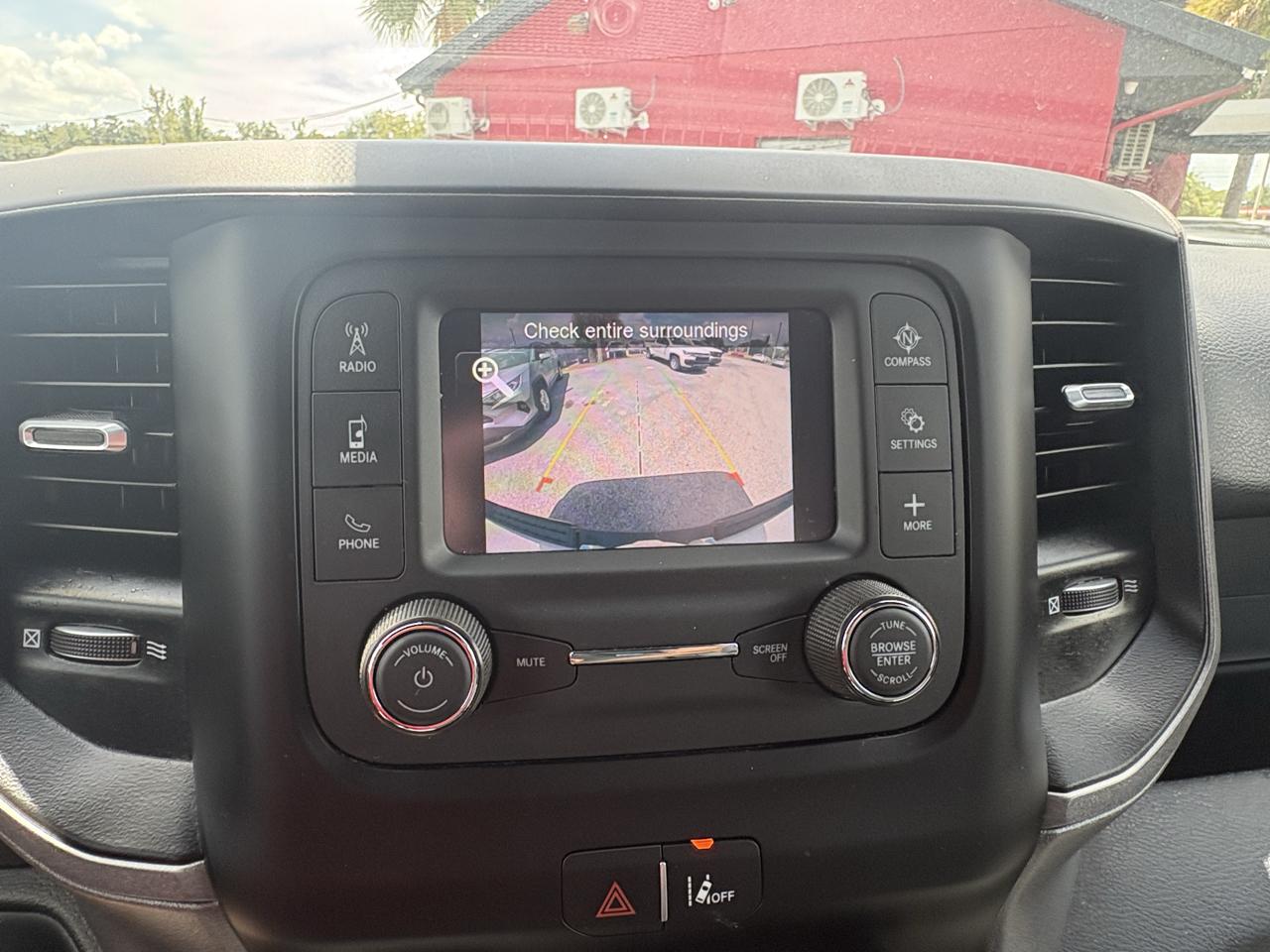 RAM 1500 Tradesman 4x2 Quad Cab 6'4" Box 2023