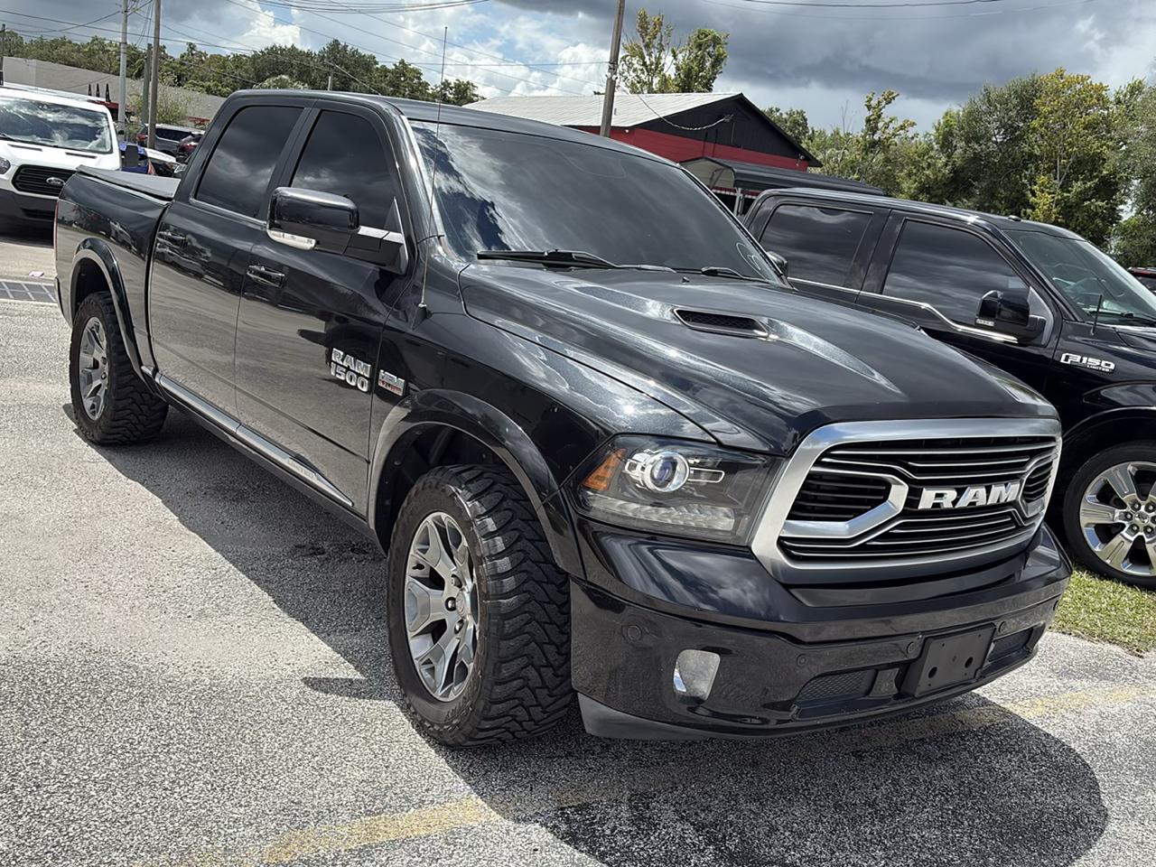 RAM 1500 Limited 4x4 Crew Cab 5'7" Box *Ltd Avail* 2018