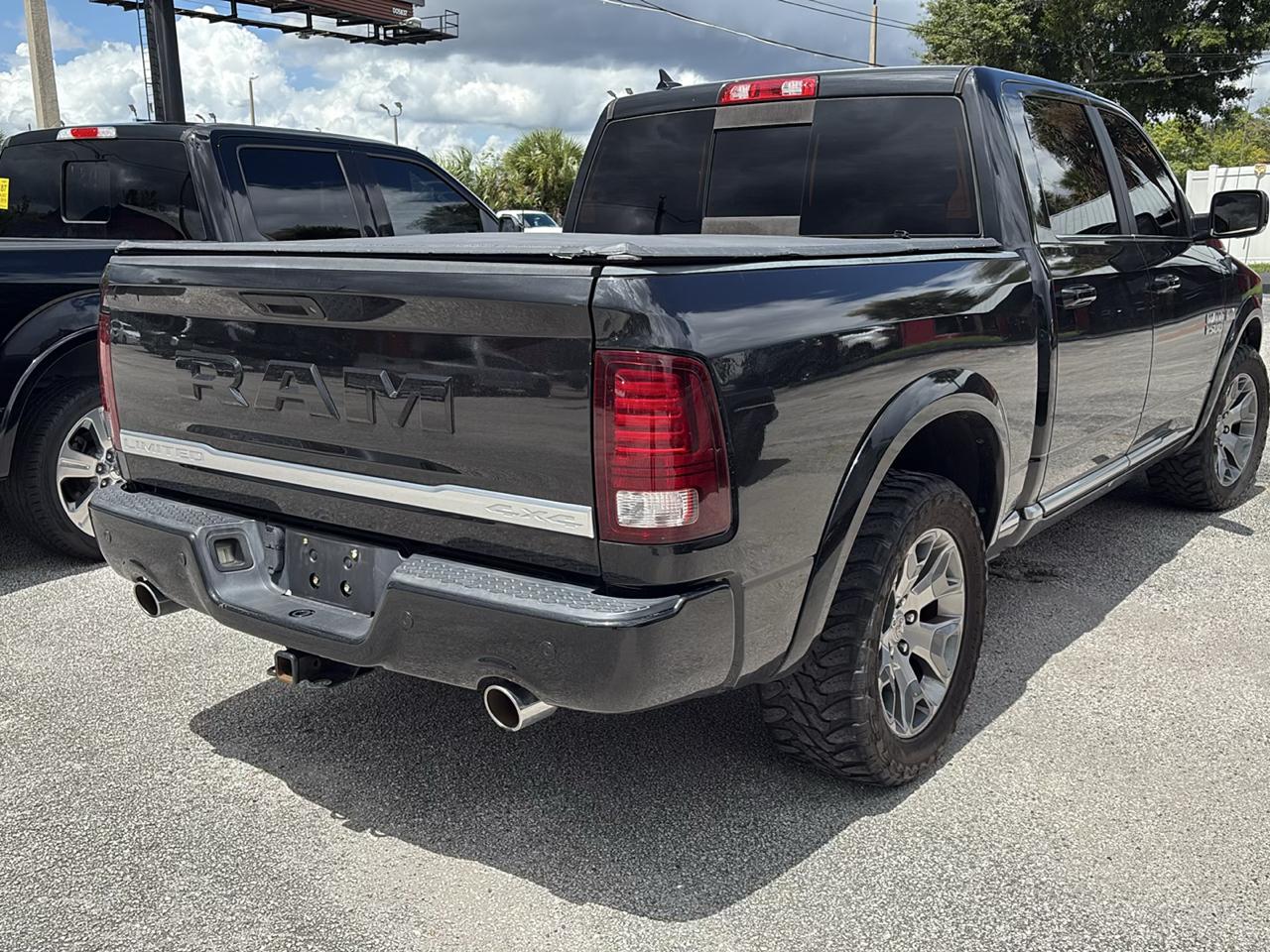 RAM 1500 Limited 4x4 Crew Cab 5'7" Box *Ltd Avail* 2018