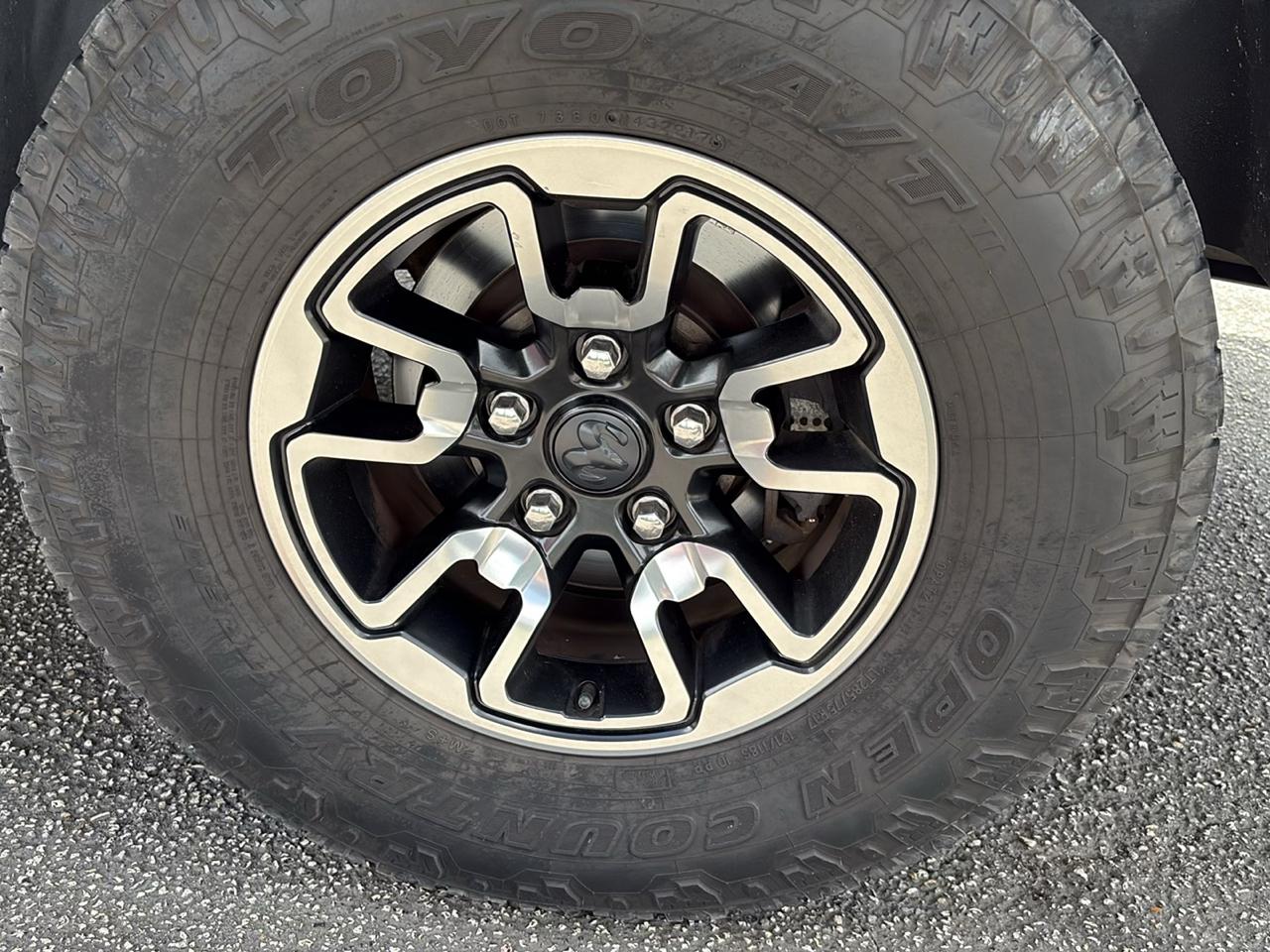 RAM 1500 4WD Crew Cab 140.5" Rebel 2016