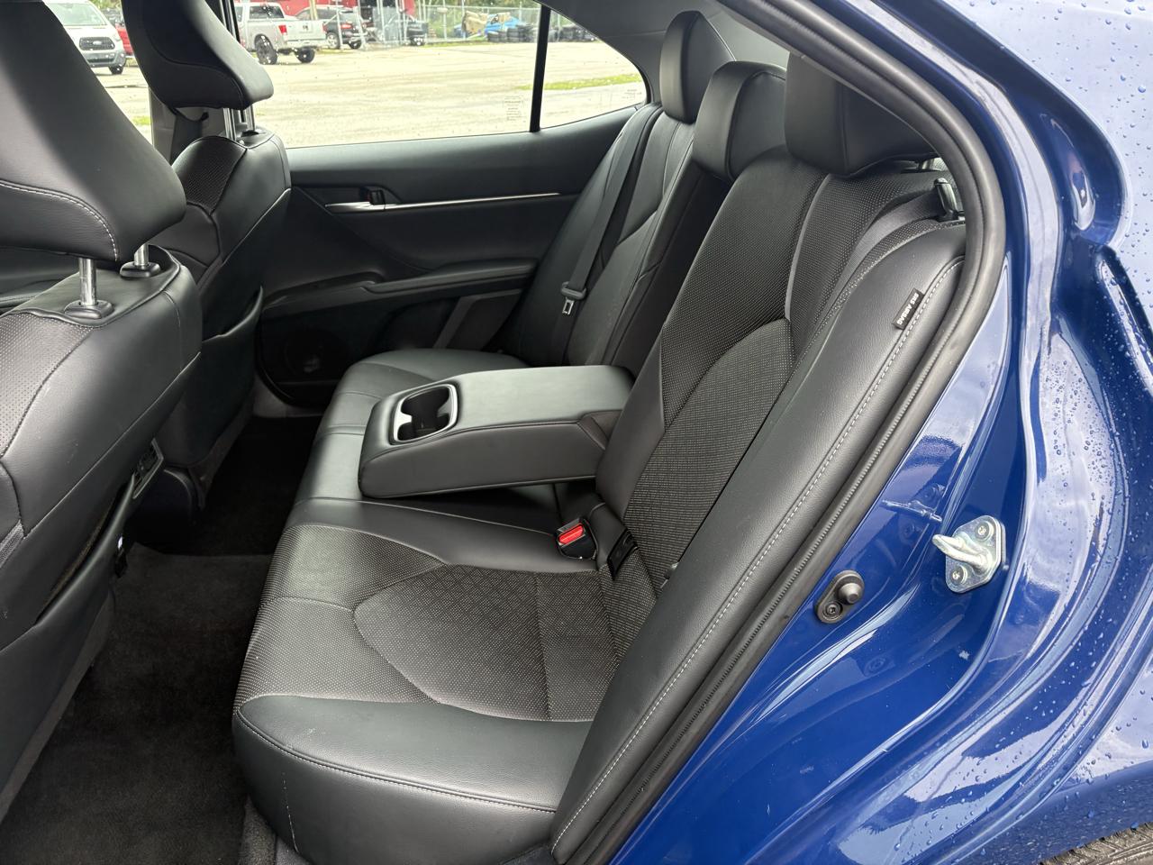 Toyota Camry photo 11