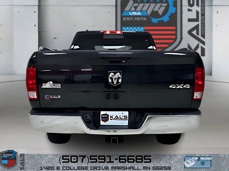 RAM 1500 Big Horn 4x4 Crew Cab 5'7" Box 2017