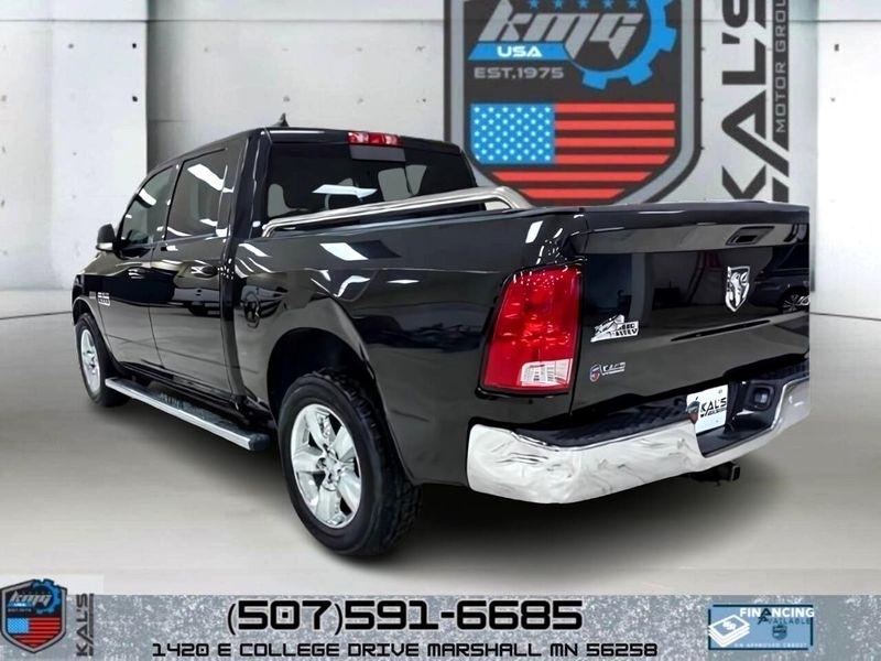 RAM 1500 Big Horn 4x4 Crew Cab 5'7" Box 2017