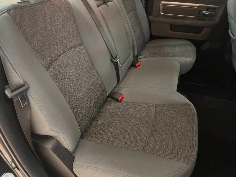 RAM 1500 Big Horn 4x4 Crew Cab 5'7" Box 2017