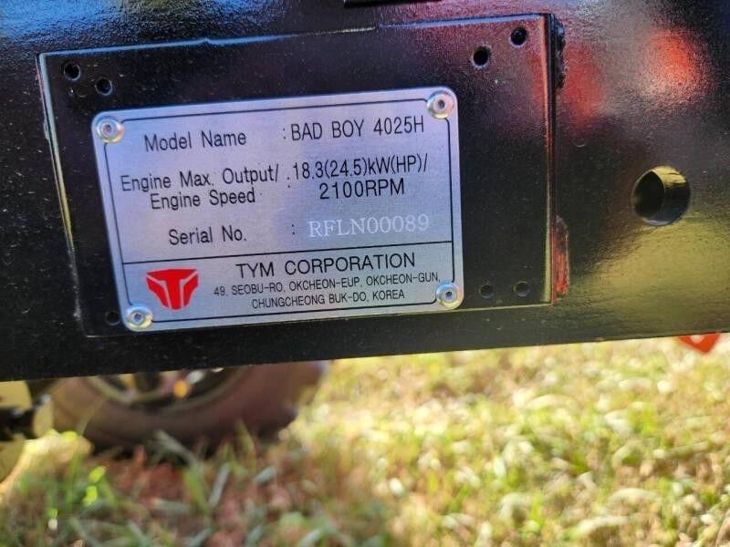 Bad Boy Tractors 4025H with Loader  2024