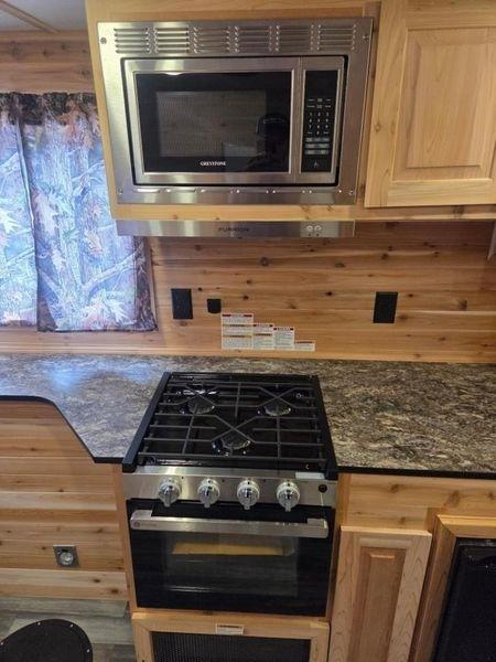 Ice Castle 8x17 Trophy Hunter  2026