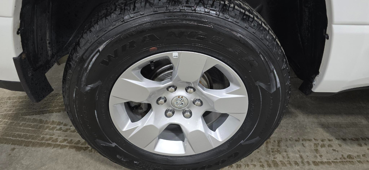 RAM 1500 Big Horn Crew Cab SWB 4WD 2020