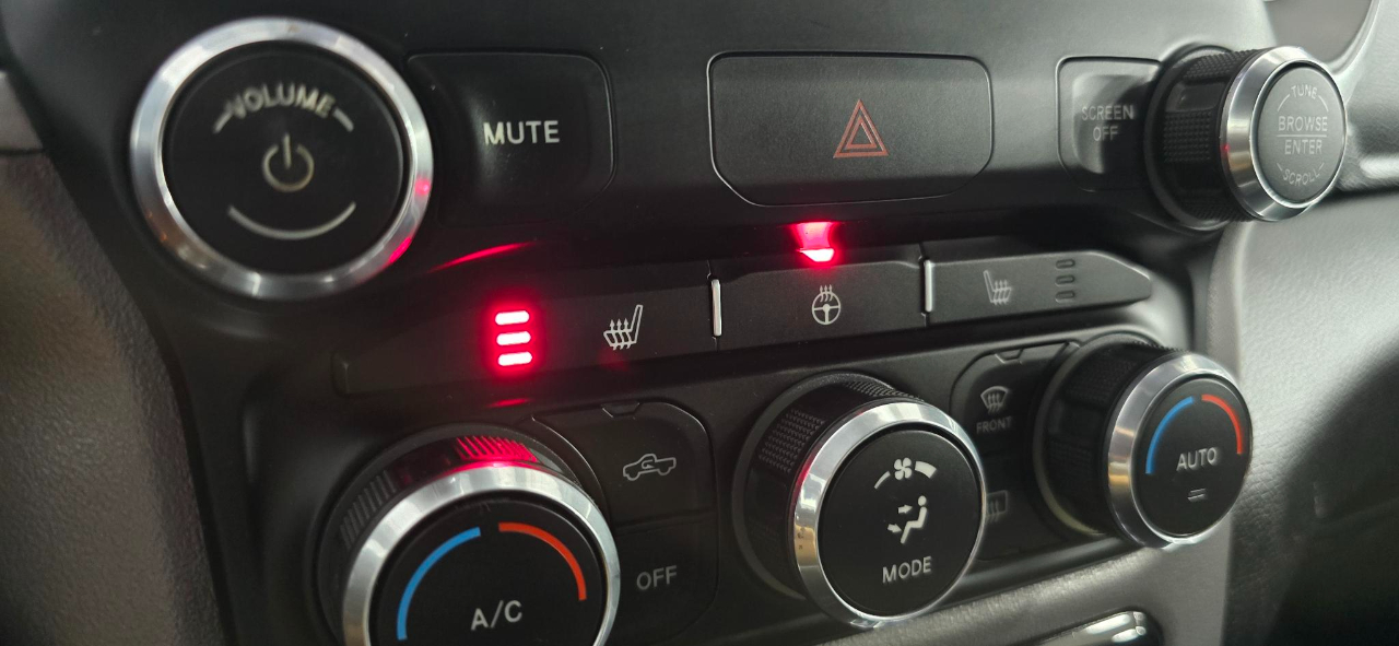 RAM 1500 Big Horn Crew Cab SWB 4WD 2020