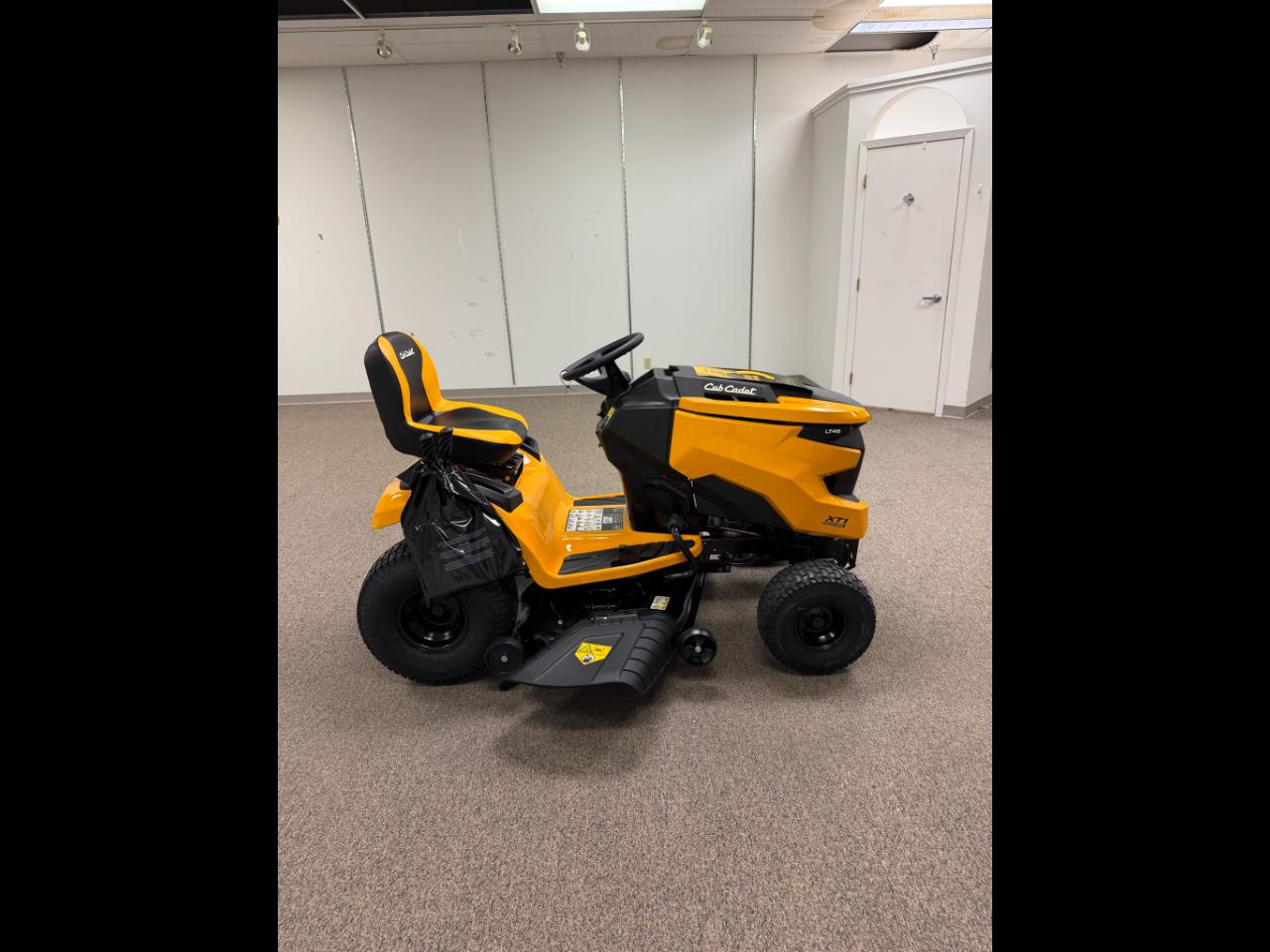 Cub Cadet XT1 LT46  2026