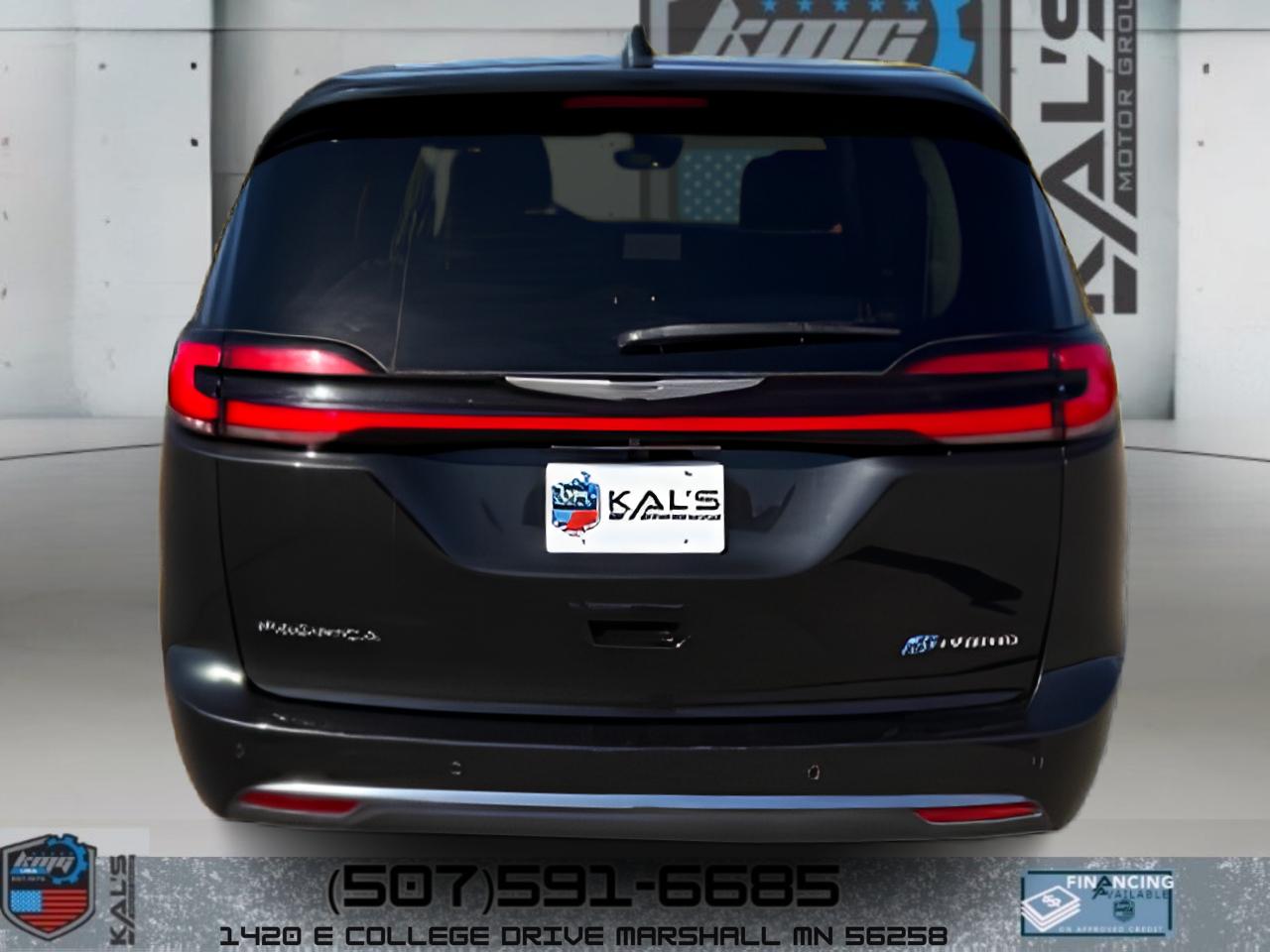 Chrysler Pacifica photo 3