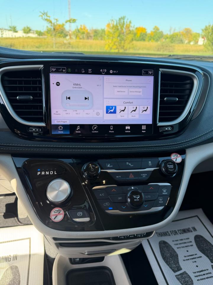 Chrysler Pacifica photo 10