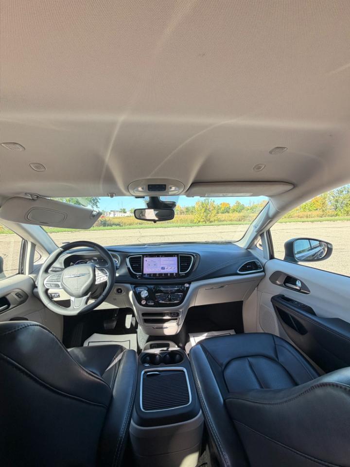 Chrysler Pacifica photo 14
