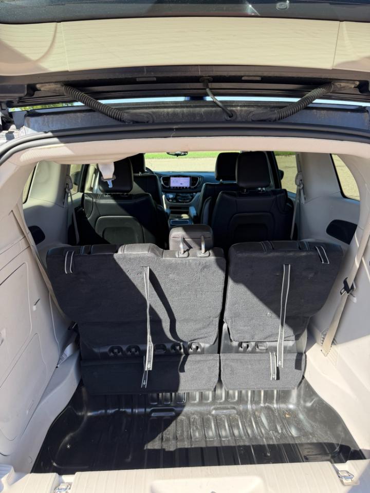 Chrysler Pacifica photo 17