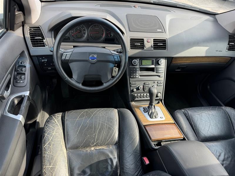 Volvo XC90  2010 Volvo XC90  2010