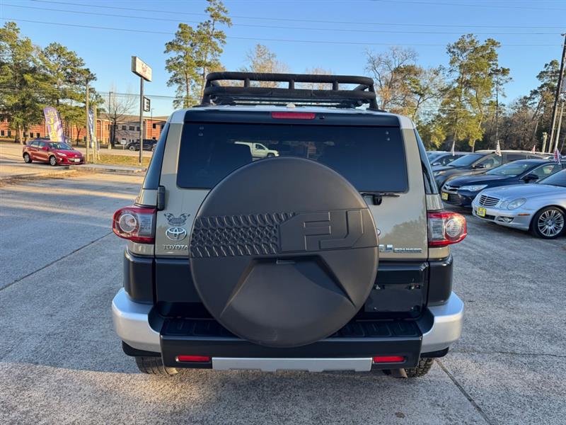 Toyota FJ Cruiser  2012