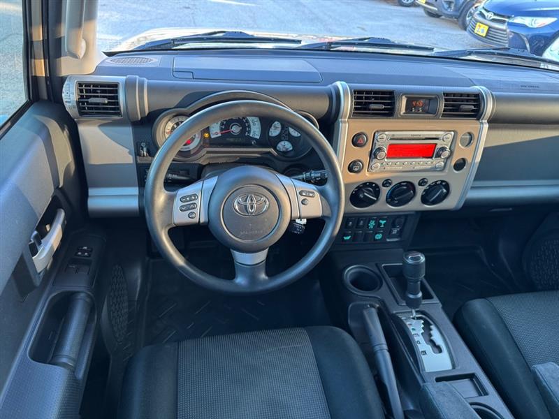 Toyota FJ Cruiser  2012