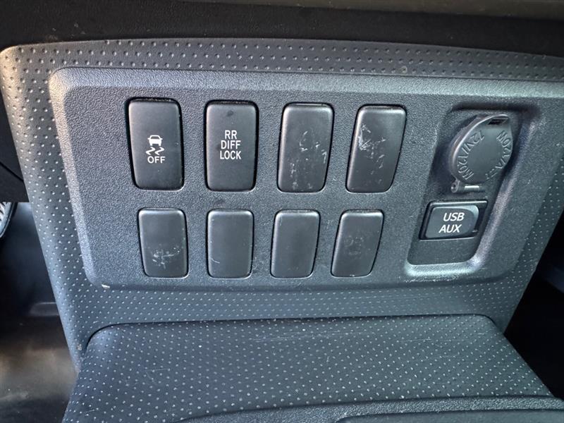 Toyota FJ Cruiser  2012