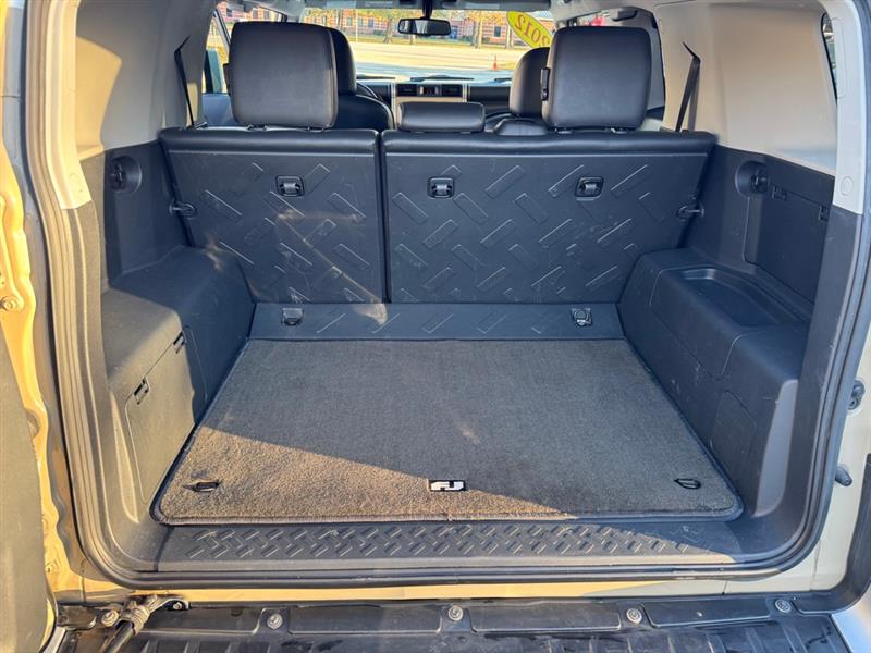 Toyota FJ Cruiser  2012