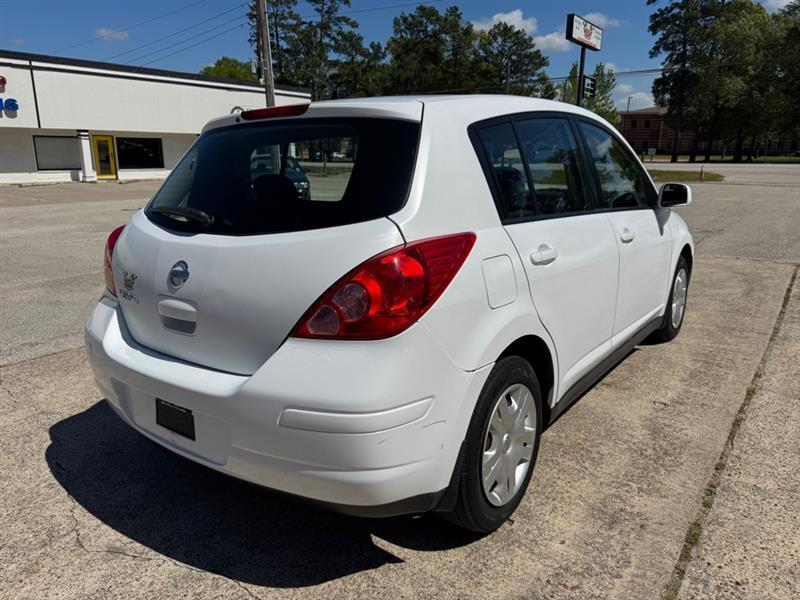 Nissan Versa  2010