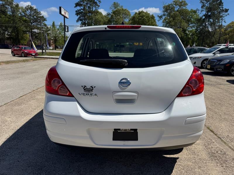 Nissan Versa  2010