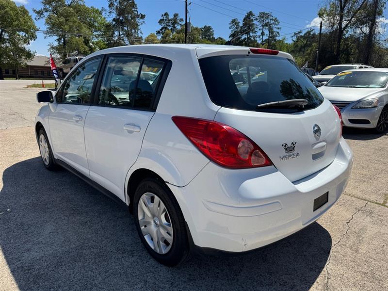 Nissan Versa  2010