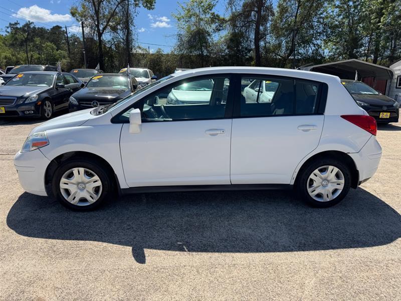 Nissan Versa  2010